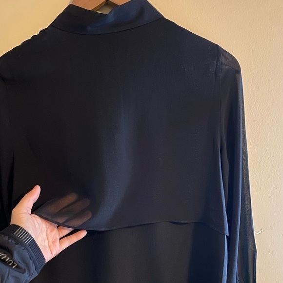 100% Silk Club Monaco Blouse - Picture 4 of 11